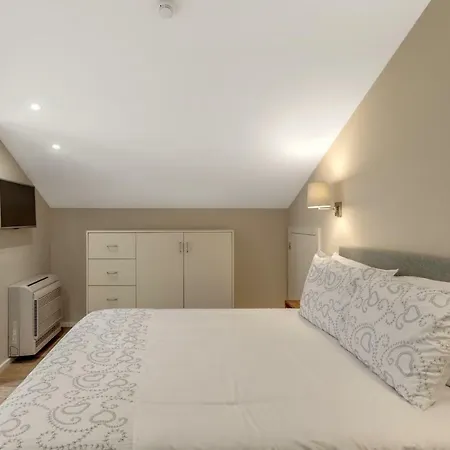 Oporto - Wine Cellars *