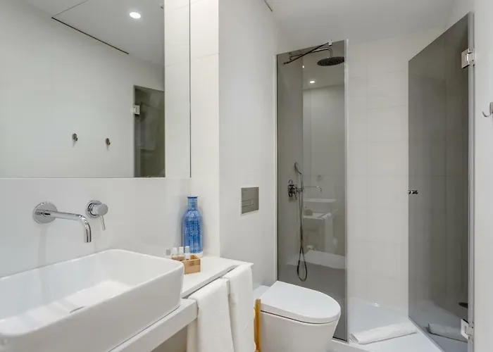 Oporto - Wine Cellars Vila Nova de Gaia